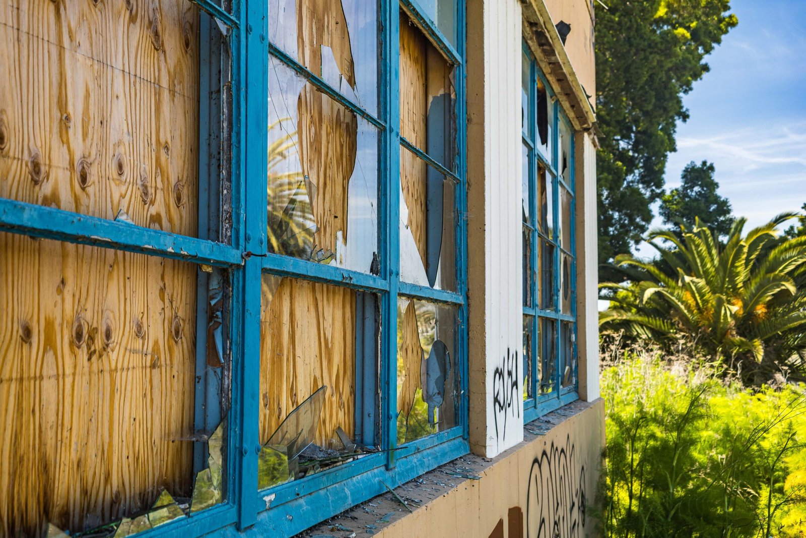 BOARDING UP CANTERBURY